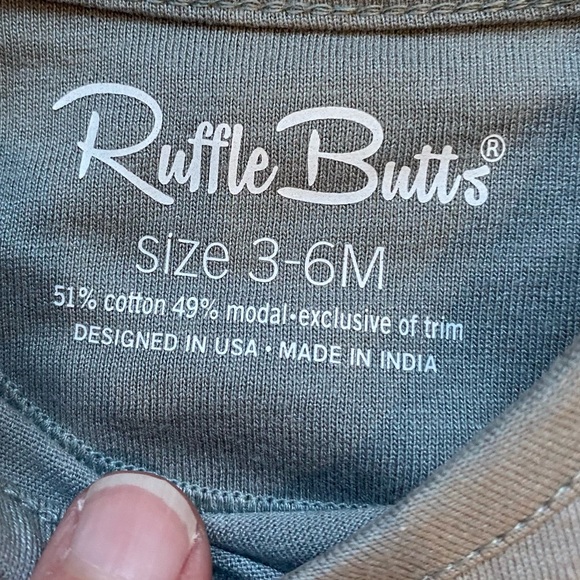 NWT RuffleButts Gray Long Sleeve Ruffle Layering Bodysuit, size 3-6M - Picture 3 of 11